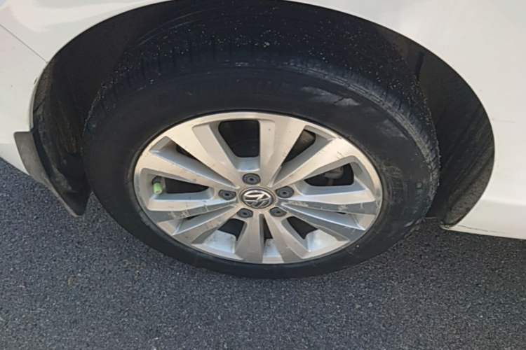 Used Volkswagen Golf 2016 230TSI Automatic Comfort Version Right Rear Wheel Hub