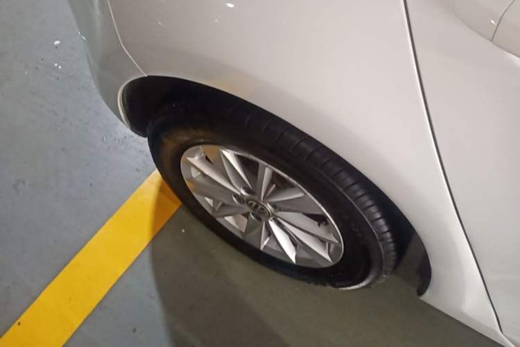 Used Volkswagen Golf 2016 1.6L Automatic Fashion Model Right Rear Wheel Hub