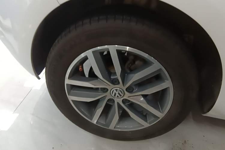 Used Volkswagen Golf 2016 230TSI Automatic Luxury Version Right Rear Wheel Hub