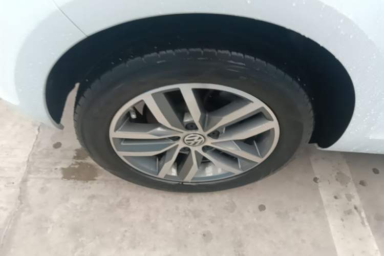 Used Volkswagen Golf 2016 230TSI Automatic Luxury Version Right Rear Wheel Hub