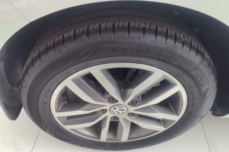 Used Volkswagen Golf 2016 230TSI Automatic Luxury Version Right Rear Wheel Hub