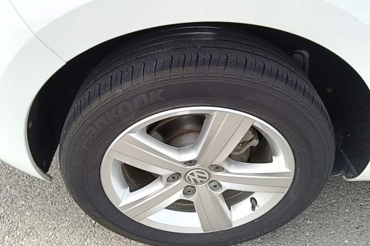 Used Volkswagen Golf 2016 1.6L Automatic Comfort Model Right Rear Wheel Hub