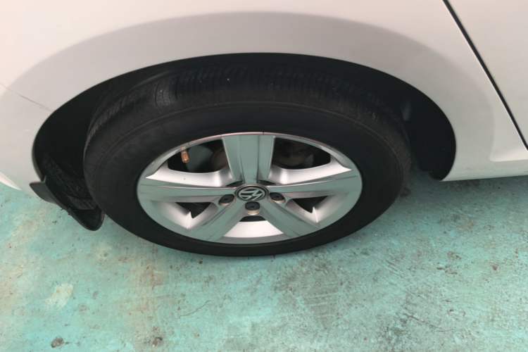 Used Volkswagen Golf 2016 230TSI Automatic Comfort Version Right Rear Wheel Hub
