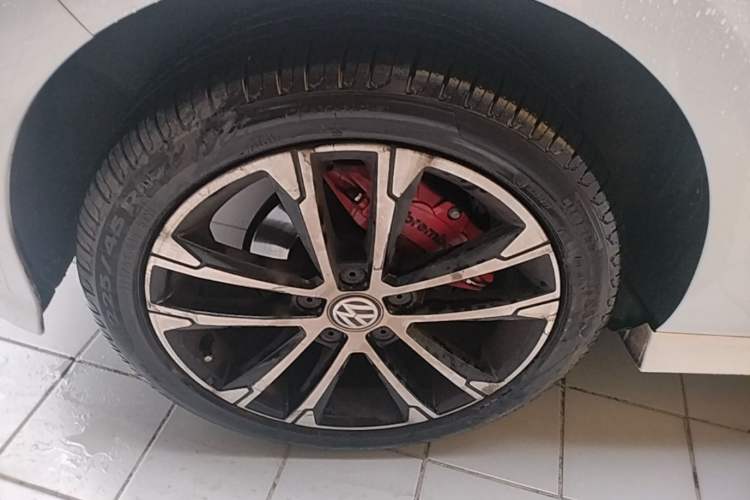 Used Volkswagen Golf 2016 1.4TSI Manual R-Line Right Rear Wheel Hub