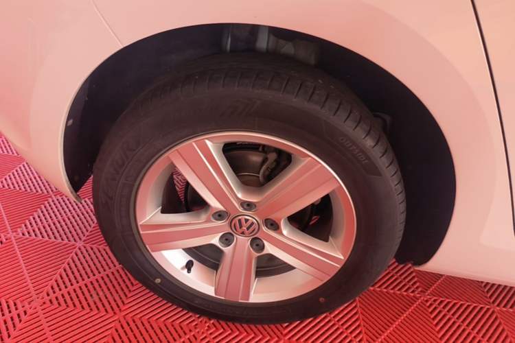 Used Volkswagen Golf 2016 230TSI Automatic Comfort Version Right Rear Wheel Hub