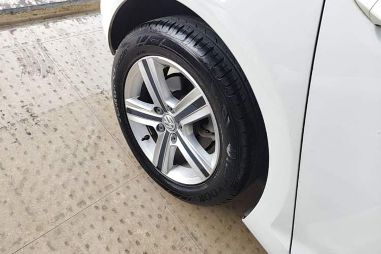Used Volkswagen Golf 2016 230TSI Automatic Comfort Version Right Rear Wheel Hub