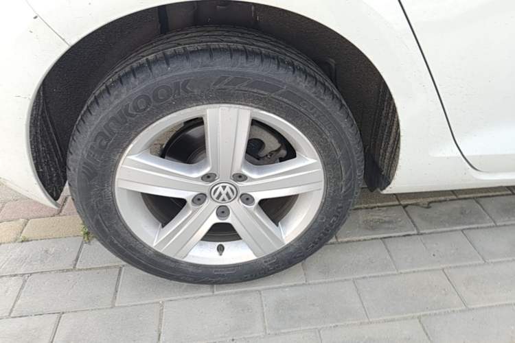 Used Volkswagen Golf 2016 1.6L Automatic Comfort Model Right Rear Wheel Hub