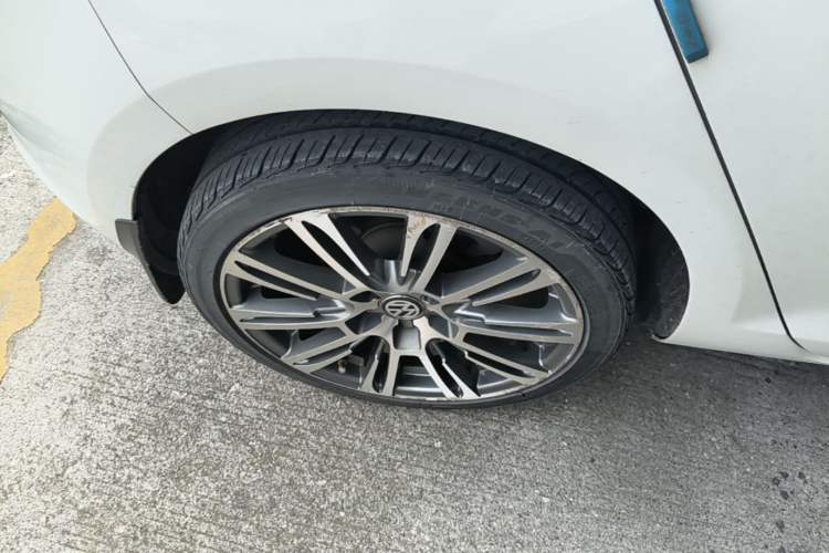 Used Volkswagen Golf 2016 1.6L Automatic Comfort Model Right Rear Wheel Hub