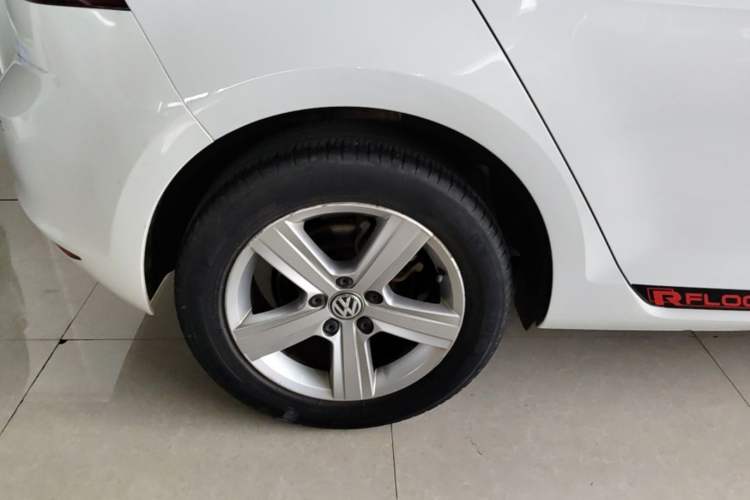 Used Volkswagen Golf 2016 1.6L Automatic Fashion Model Right Rear Wheel Hub
