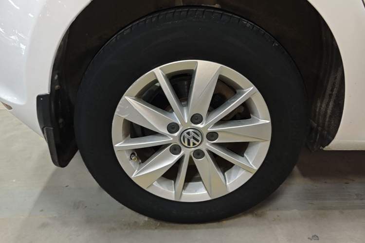 Used Volkswagen Golf 2016 1.6L Automatic Fashion Model Right Rear Wheel Hub