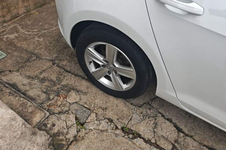 Used Volkswagen Golf 2016 230TSI Automatic Comfort Version Right Rear Wheel Hub