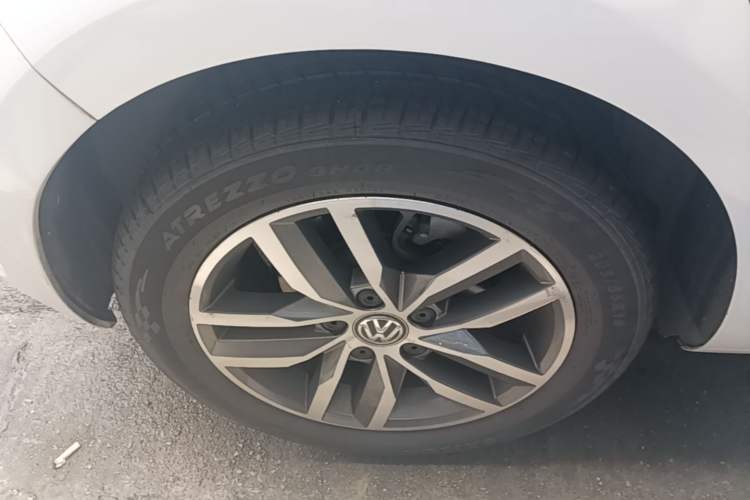 Used Volkswagen Golf 2016 230TSI Automatic Luxury Version Right Rear Wheel Hub