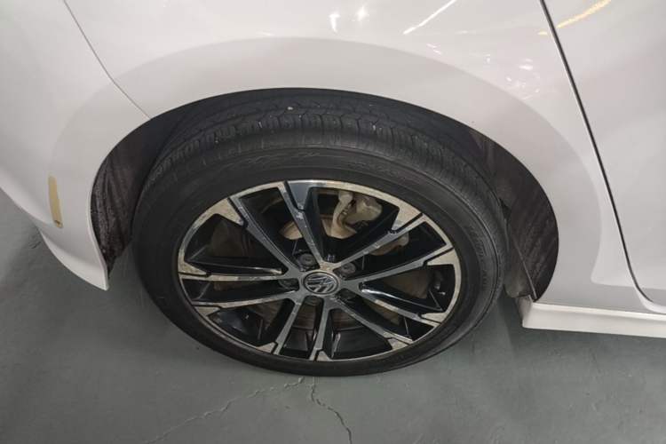 Used Volkswagen Golf 2016 1.4TSI Automatic R-Line Right Rear Wheel Hub