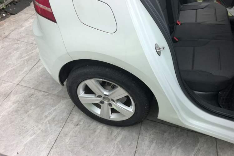 Used Volkswagen Golf 2016 230TSI Automatic Comfort Version Right Rear Wheel Hub