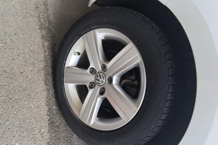 Used Volkswagen Golf 2016 230TSI Automatic Comfort Version Right Rear Wheel Hub