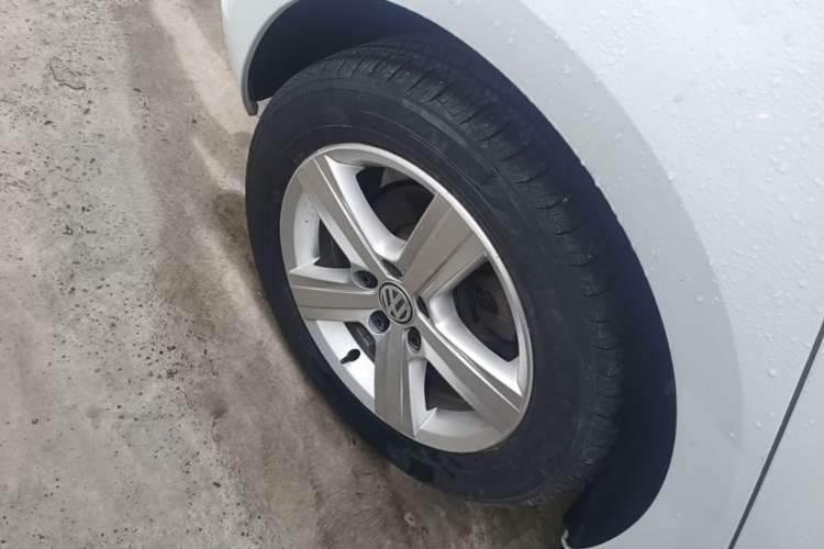 Used Volkswagen Golf 2016 1.6L Automatic Comfort Model Right Rear Wheel Hub