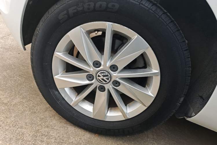 Used Volkswagen Golf 2016 1.6L Automatic Fashion Model Right Rear Wheel Hub