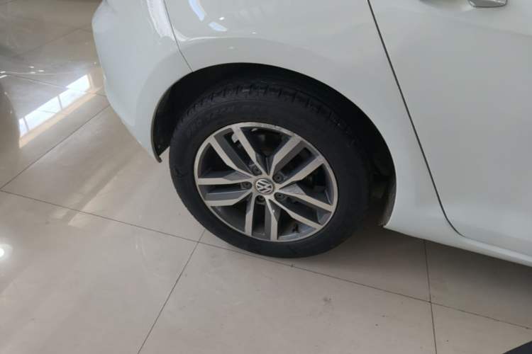 Used Volkswagen Golf 2016 230TSI Automatic Luxury Version Right Rear Wheel Hub