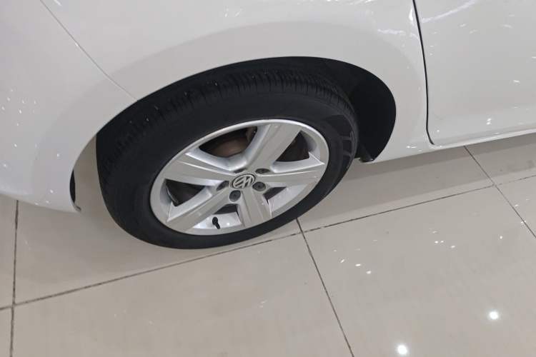 Used Volkswagen Golf 2016 1.6L Automatic Comfort Model Right Rear Wheel Hub