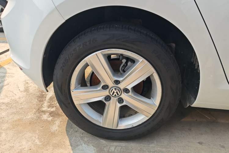 Used Volkswagen Golf 2016 230TSI Automatic Comfort Version Right Rear Wheel Hub