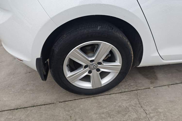 Used Volkswagen Golf 2016 1.6L Automatic Comfort Model Right Rear Wheel Hub