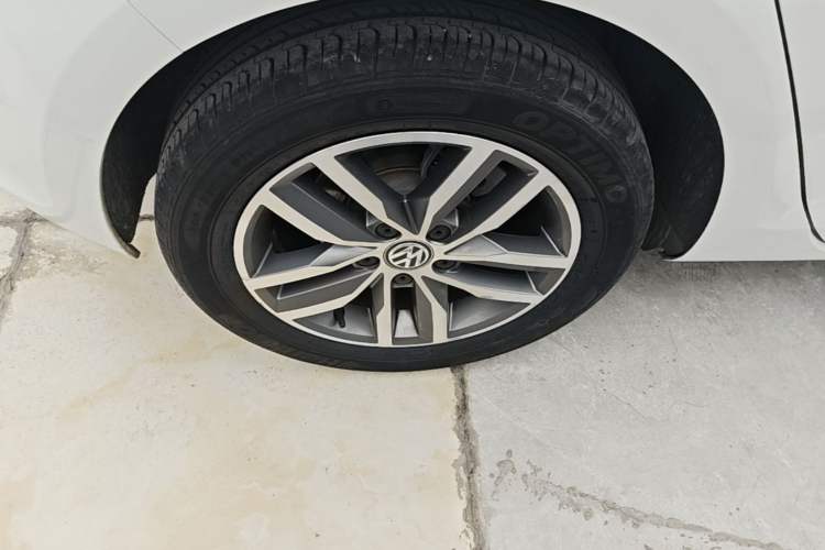 Used Volkswagen Golf 2016 230TSI Automatic Luxury Version Right Rear Wheel Hub