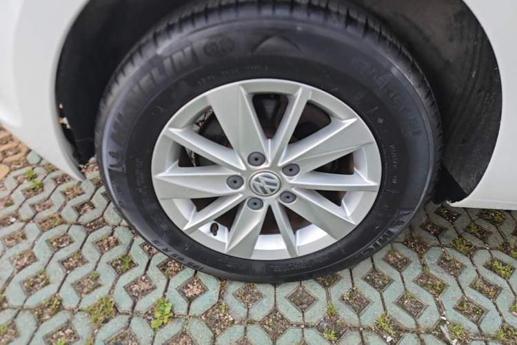 Used Volkswagen Golf 2016 1.6L Automatic Fashion Model Right Rear Wheel Hub