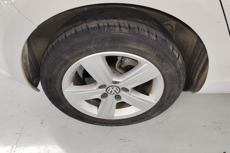 Used Volkswagen Golf 2016 1.6L Automatic Comfort Model Right Rear Wheel Hub