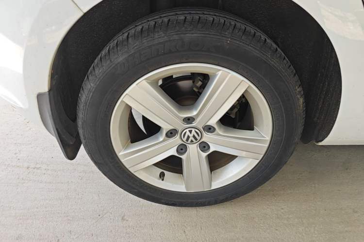 Used Volkswagen Golf 2016 1.6L Automatic Comfort Model Right Rear Wheel Hub