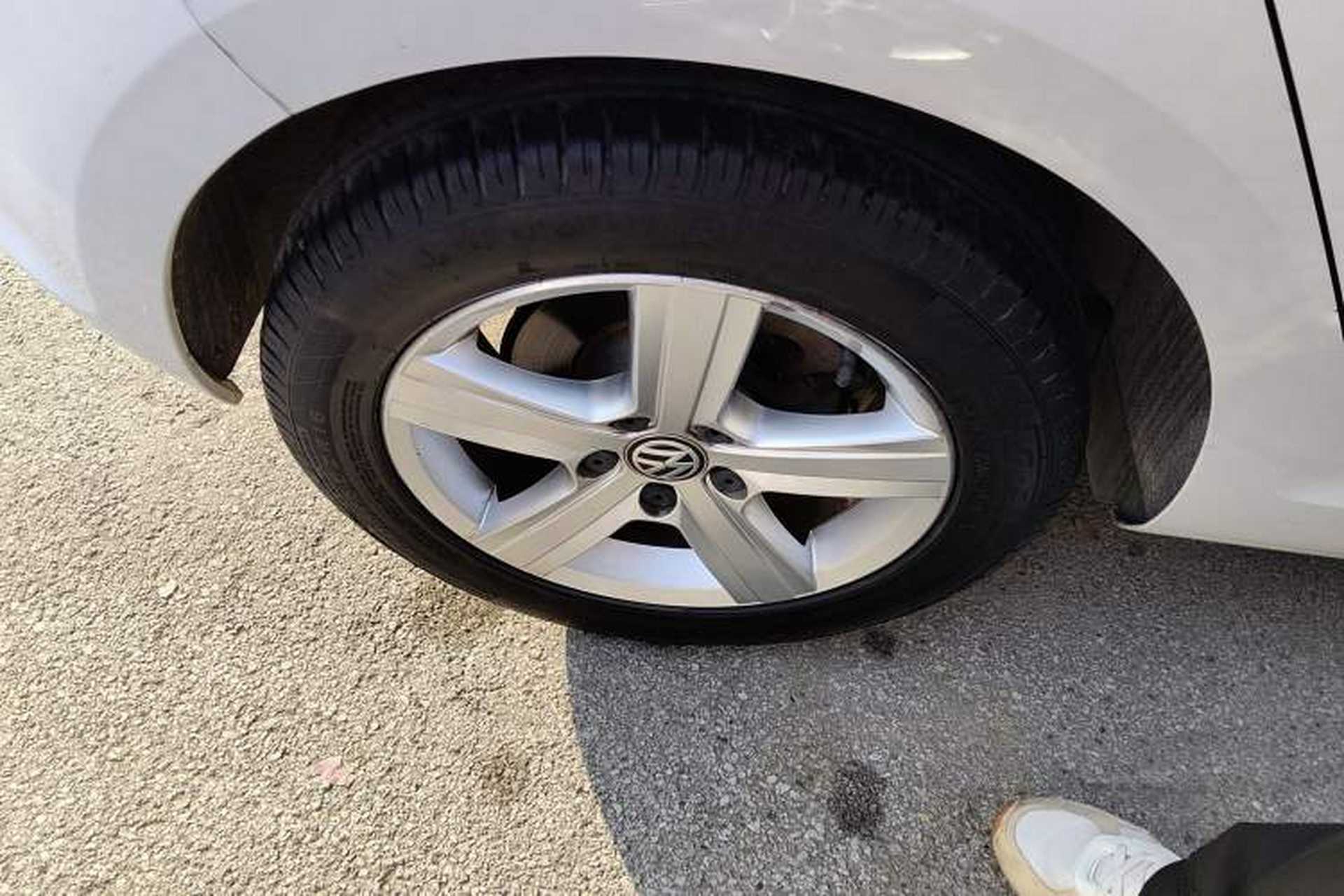 Used Volkswagen Golf 2016 1.6L Automatic Comfort Model Right Rear Wheel Hub