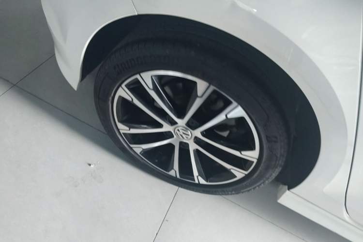 Used Volkswagen Golf 2016 1.4TSI Automatic R-Line Right Rear Wheel Hub