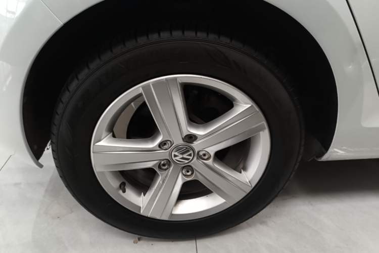 Used Volkswagen Golf 2016 230TSI Manual Comfort Version Right Rear Wheel Hub