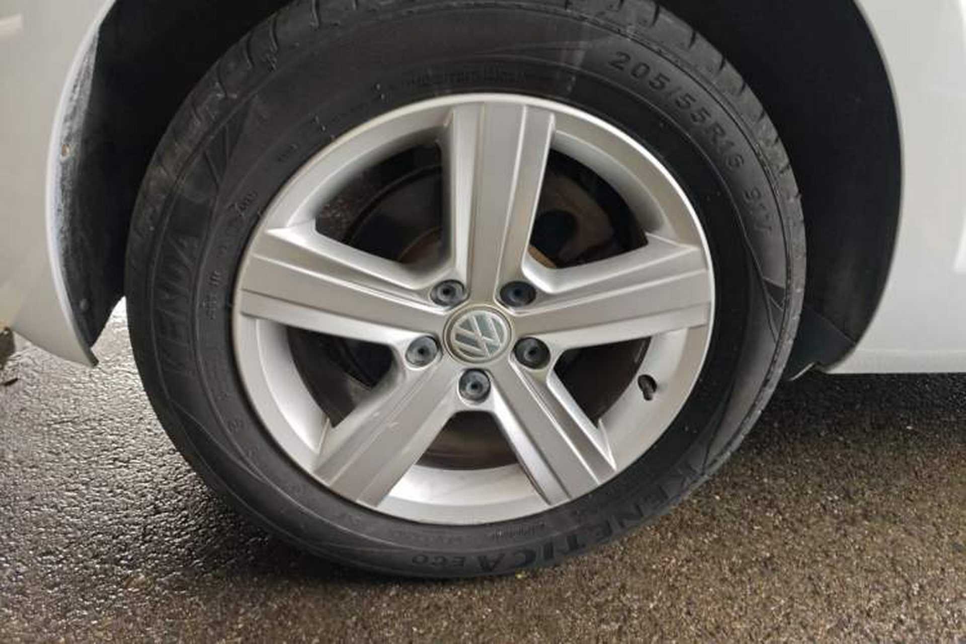 Used Volkswagen Golf 2016 230TSI Automatic Comfort Version Right Rear Wheel Hub