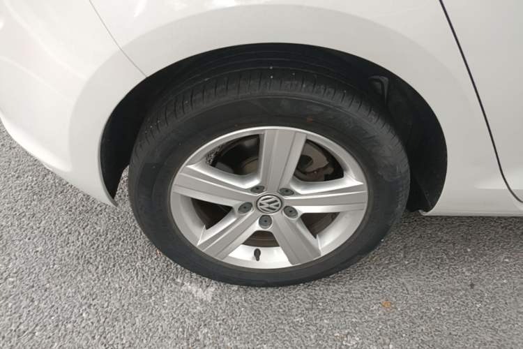 Used Volkswagen Golf 2016 1.6L Automatic Comfort Model Right Rear Wheel Hub