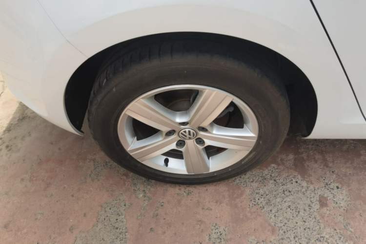 Used Volkswagen Golf 2016 230TSI Automatic Comfort Version Right Rear Wheel Hub