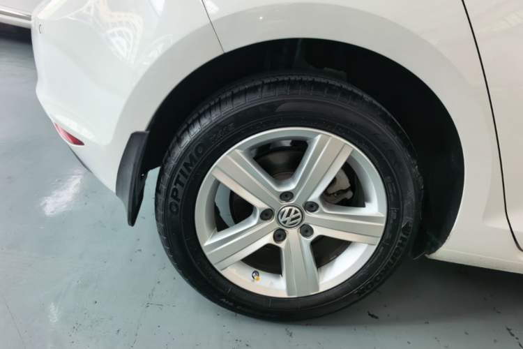 Used Volkswagen Golf 2016 1.6L Automatic Fashion Model Right Rear Wheel Hub
