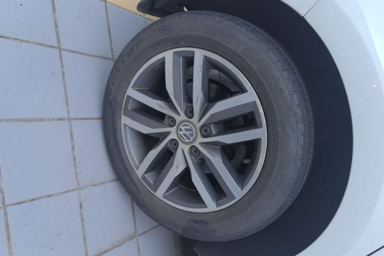 Used Volkswagen Golf 2016 230TSI Automatic Luxury Version Right Rear Wheel Hub