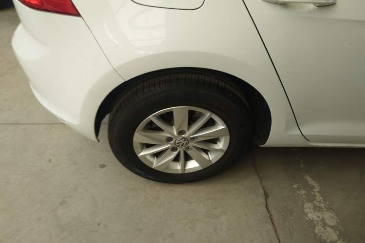 Used Volkswagen Golf 2016 1.6L Automatic Fashion Model Right Rear Wheel Hub