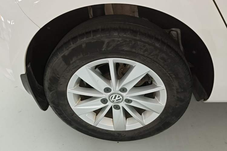 Used Volkswagen Golf 2016 1.6L Automatic Fashion Model Right Rear Wheel Hub