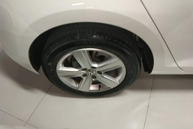 Used Volkswagen Golf 2016 1.6L Automatic Comfort Model Right Rear Wheel Hub