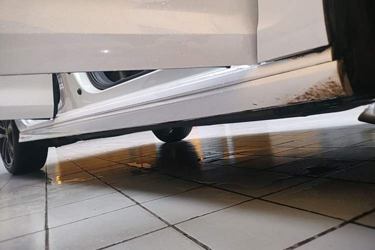 Used Volkswagen Golf 2016 1.4TSI Manual R-Line Right Side Sill