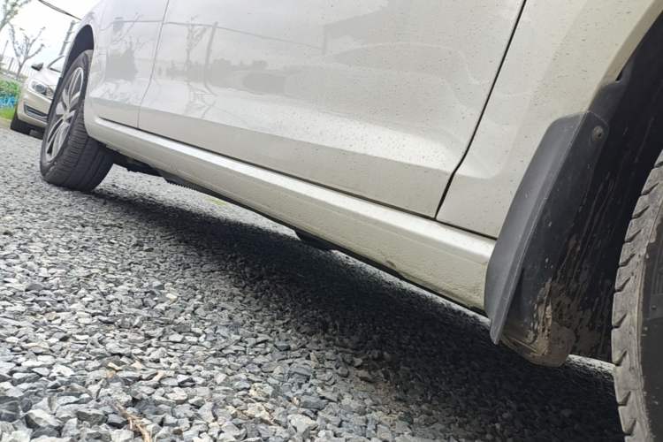 Used Volkswagen Golf 2016 230TSI Automatic Luxury Version Right Side Sill