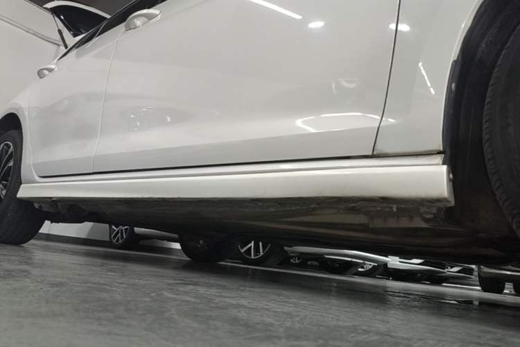 Used Volkswagen Golf 2016 1.4TSI Automatic R-Line Right Side Sill