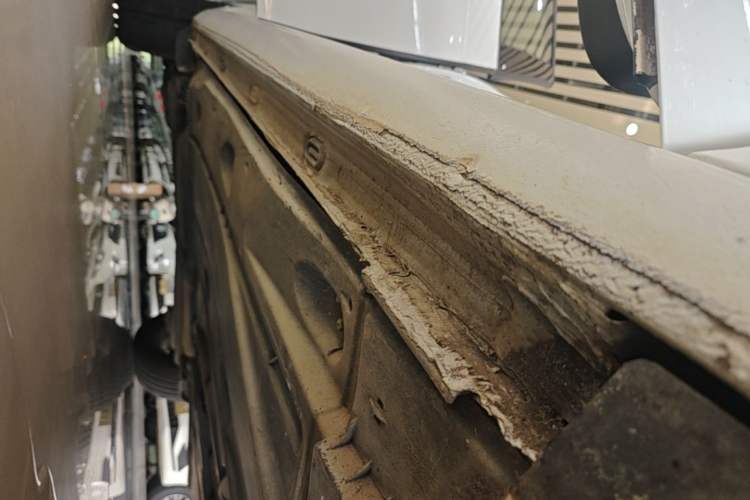 Used Volkswagen Golf 2016 1.6L Automatic Fashion Model Right Side Sill