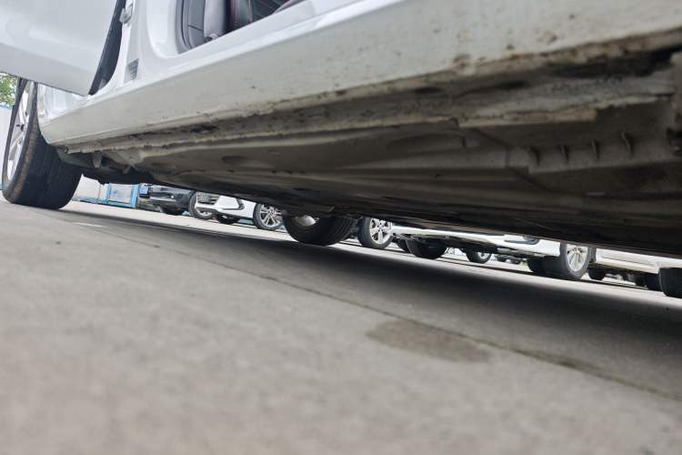 Used Volkswagen Golf 2016 1.6L Automatic Comfort Model Right Side Sill
