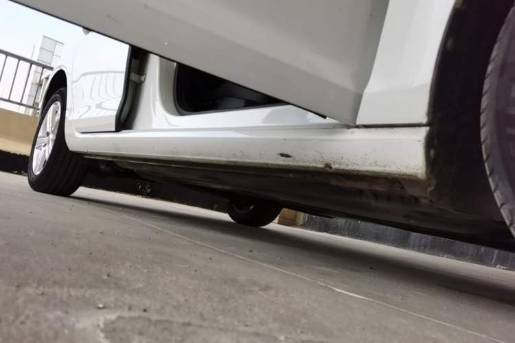 Used Volkswagen Golf 2016 1.6L Automatic Comfort Model Right Side Sill