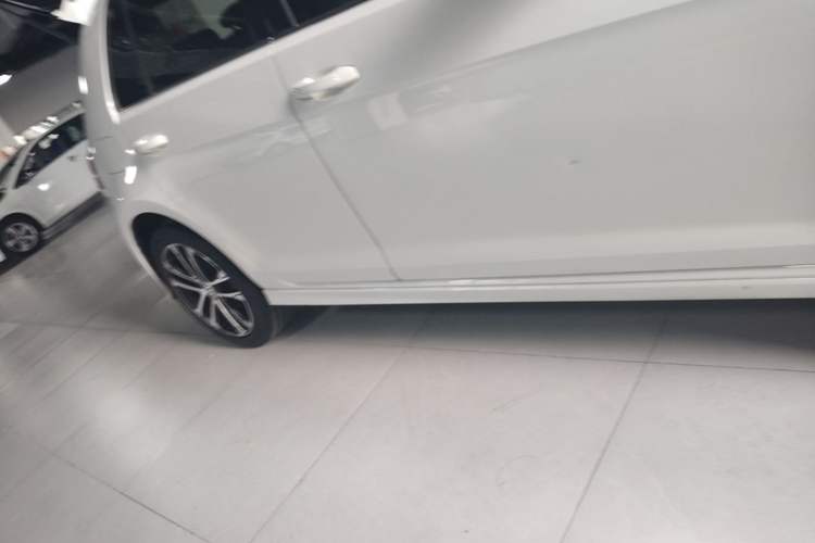 Used Volkswagen Golf 2016 1.4TSI Automatic R-Line Right Side Sill