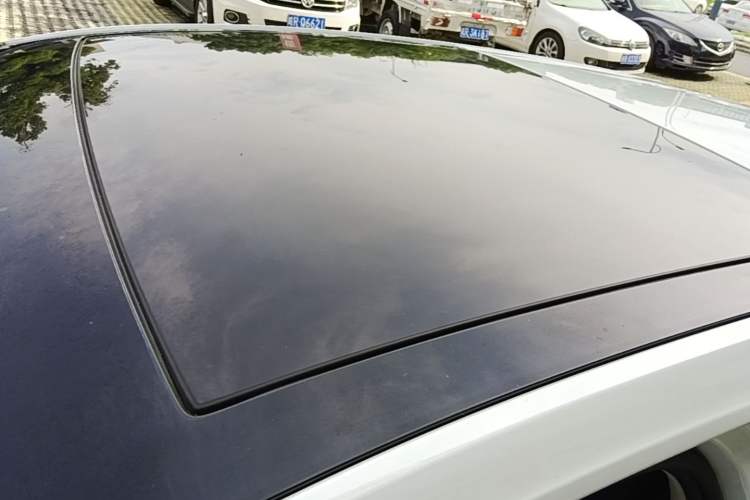 Used Volkswagen Golf 2016 1.6L Automatic Comfort Model Roof