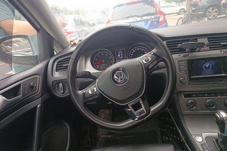 Used Volkswagen Golf 2016 230TSI Automatic Luxury Version Steering Wheel