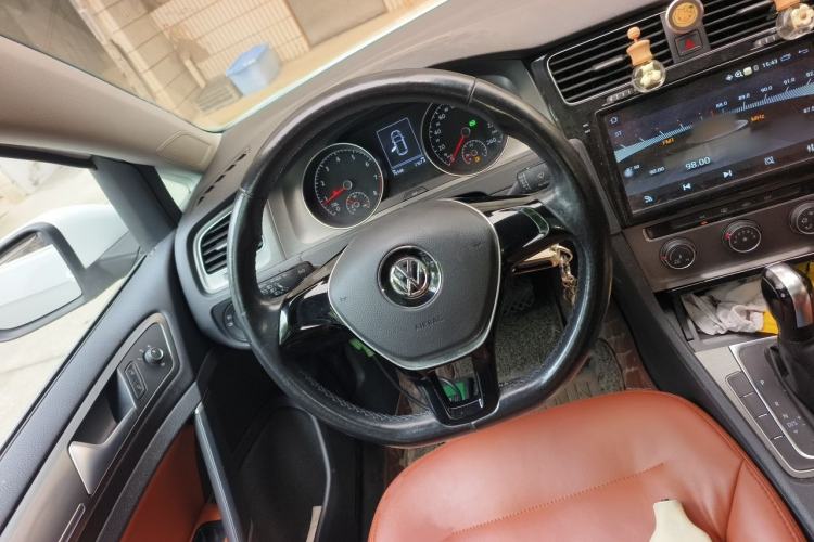 Used Volkswagen Golf 2016 1.6L Automatic Comfort Model Steering Wheel